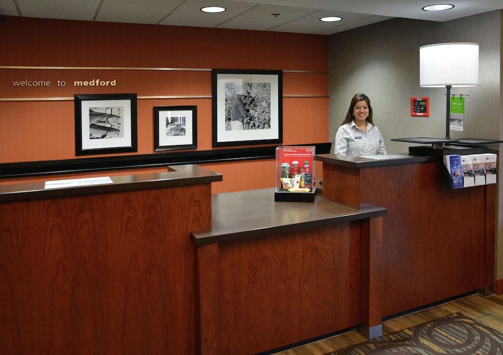 Hampton Inn Медфорд Екстер'єр фото