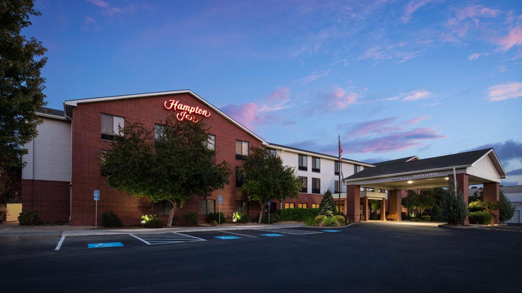 Hampton Inn Медфорд Екстер'єр фото